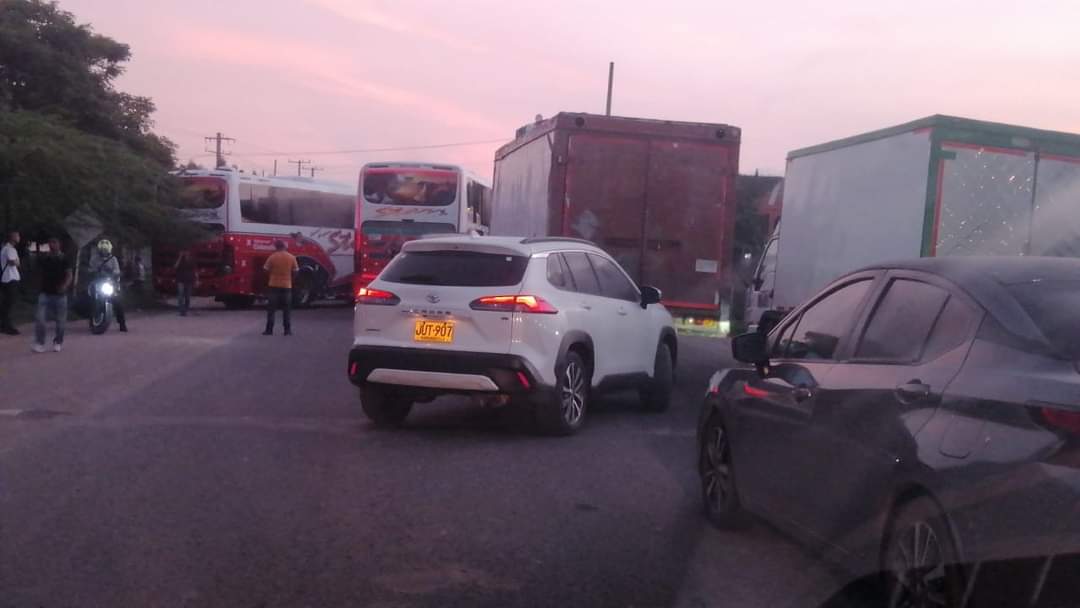 Cierre en la vía Sitionuevo- Palermo/ Leonardo Camargo.