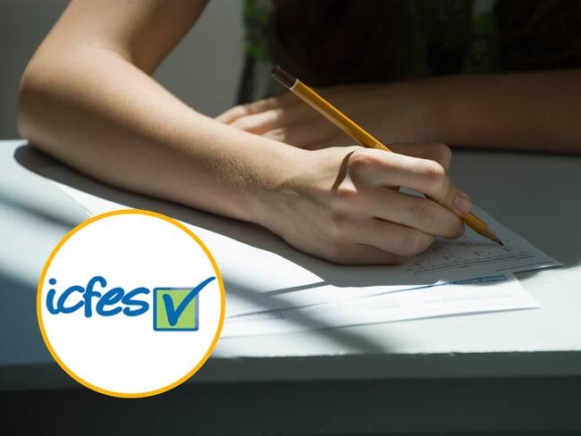 Referencia de examen y logo de ICFES. Foto: PhotoAlto vía Getty Images/ Página web del ICFES.