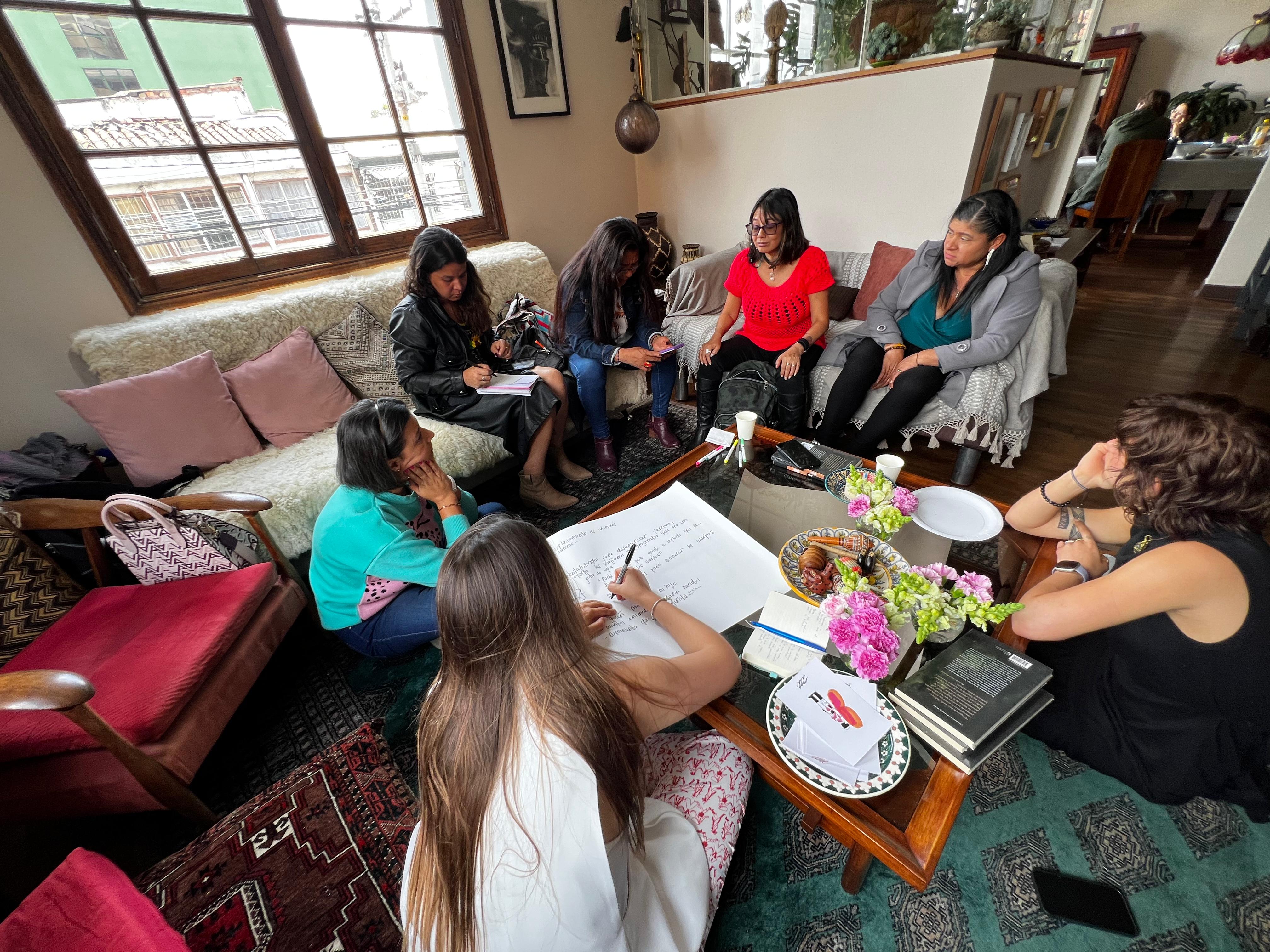 En total, han sido 22 mujeres las que han participado de los espacios de diálogo, diseño y confección. | Foto: cortesía Zeré Paz