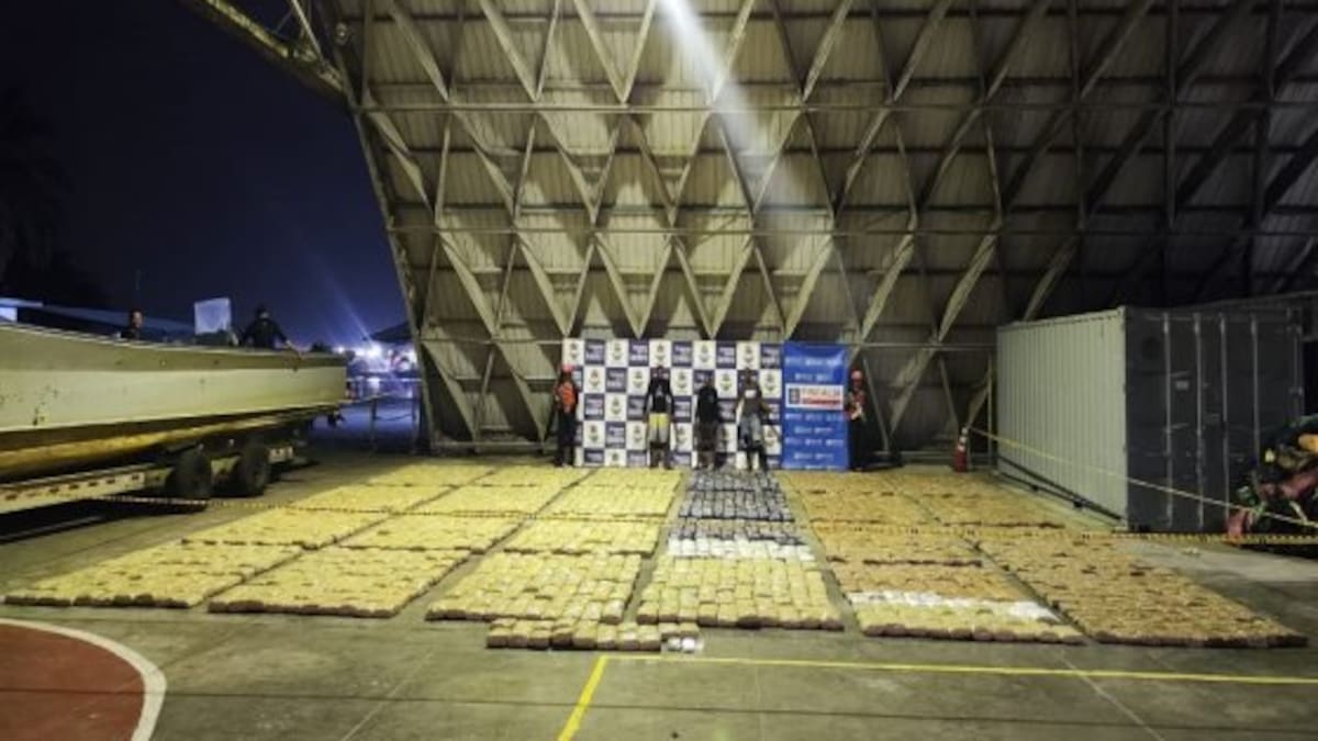 Armada interceptó lancha en el Valle con más de dos toneladas de marihuana