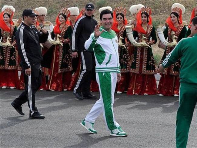 El presidente Gurbanguly Berdymukhamedov se considera un promotor del deporte y los buenos hábitos. Foto: GETTY IMAGES, tomada de BBC Mundo