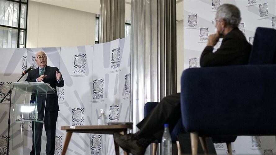 Andrés Pastrana entrega carta en la que Cartel de Cali asegura financia campaña de Ernesto Samper. Foto: Colprensa