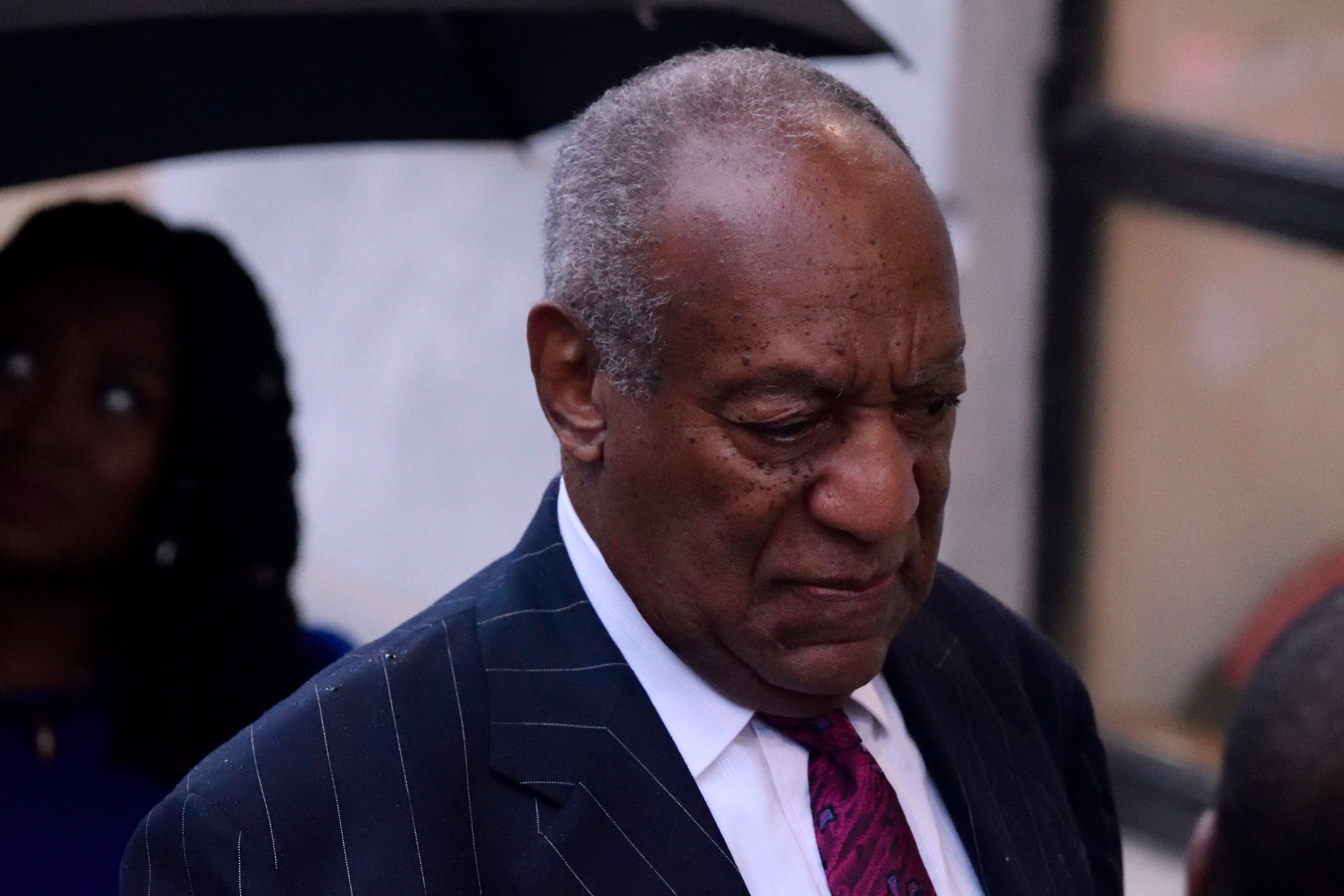 Bill Cosby llegando a su juicio en 2018. NurPhoto via Getty Images
