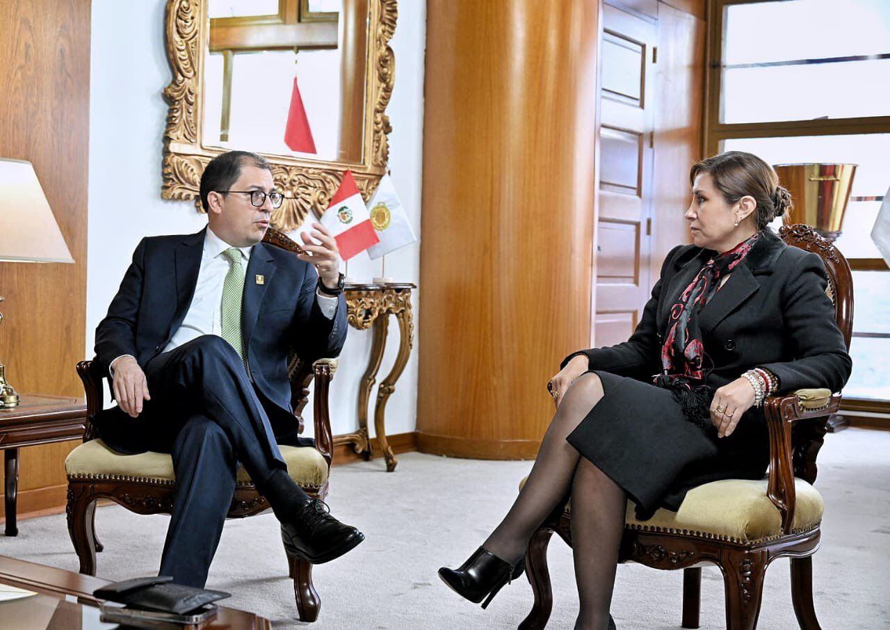 Fiscales generales de Colombia y Perú. Foto: Twitter @FiscaliaCol