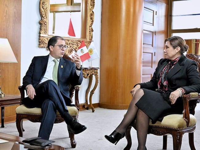 Fiscales generales de Colombia y Perú. Foto: Twitter @FiscaliaCol