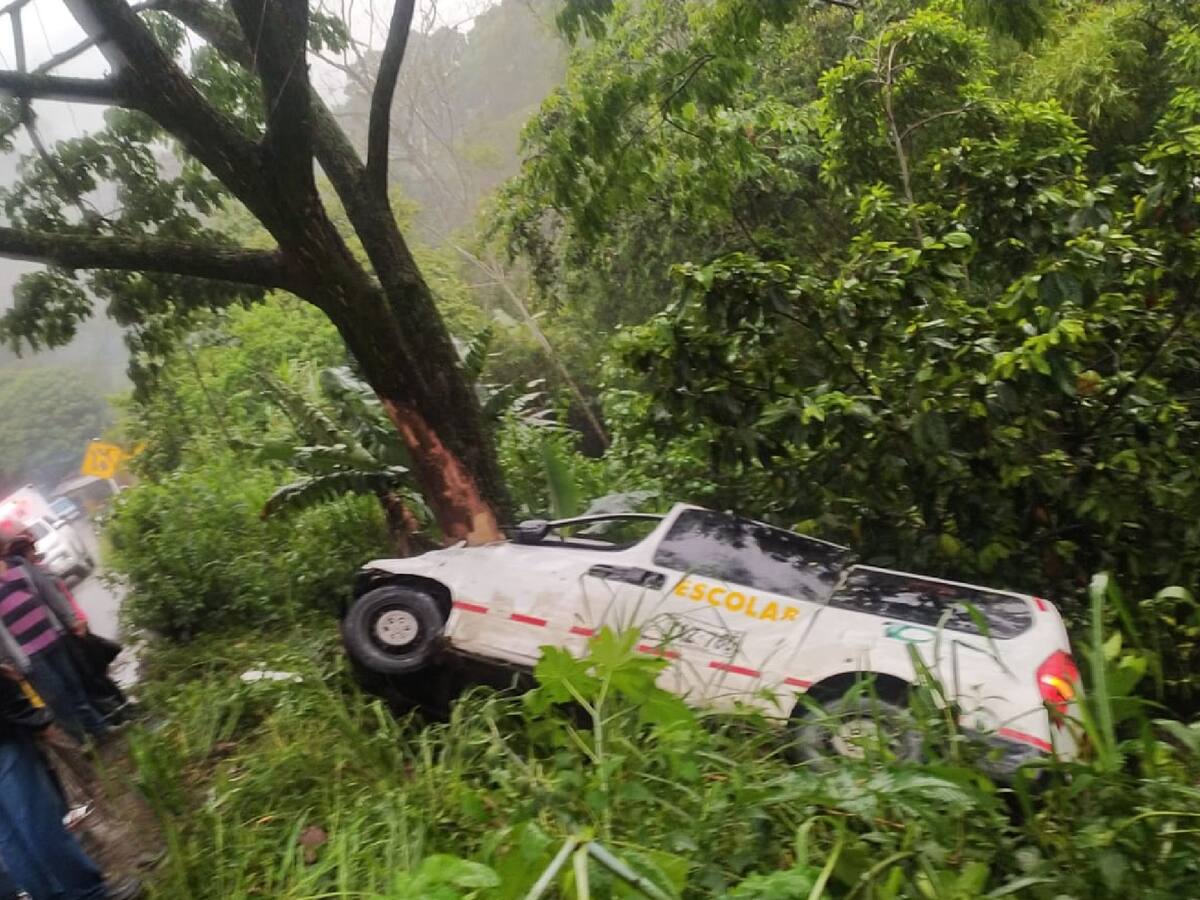 Bus escolar se estrelló en Bucaramanga con niños a bordo