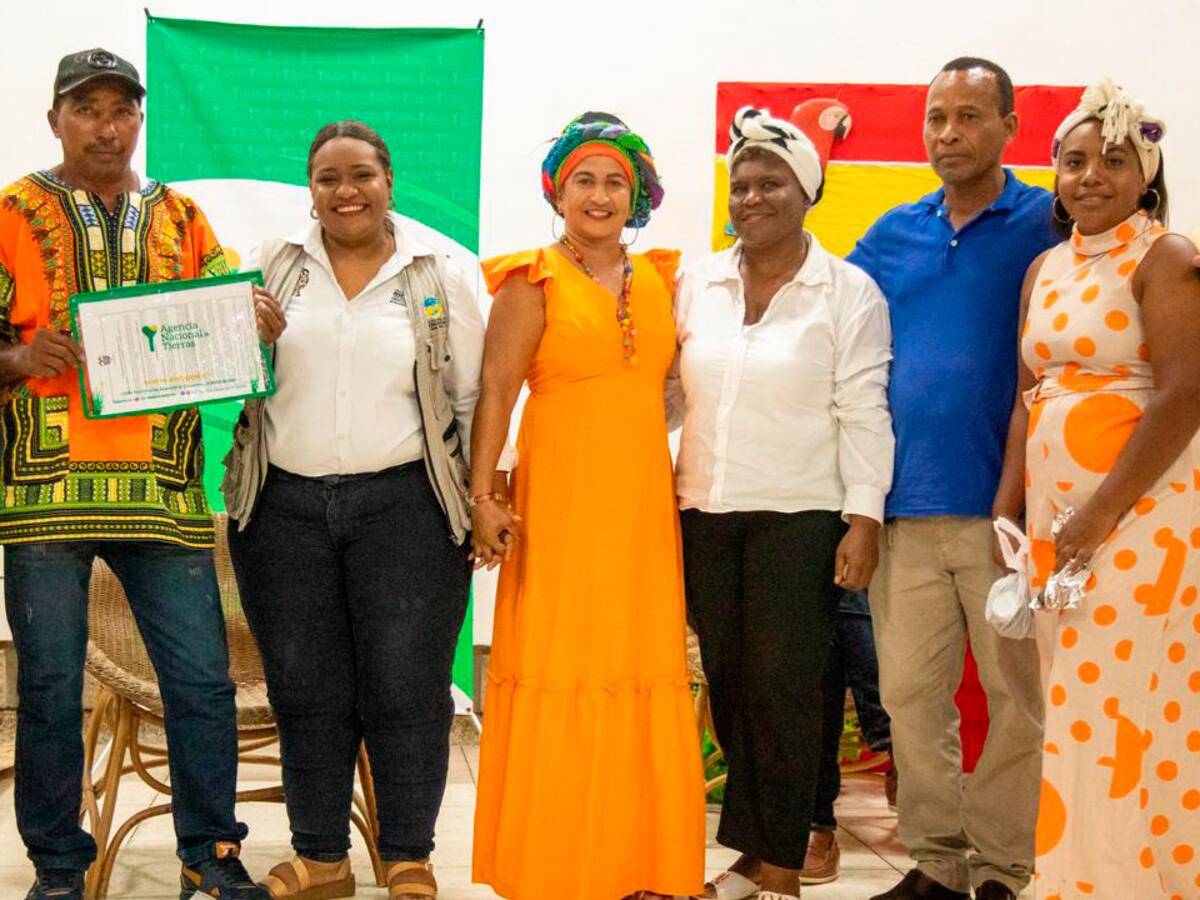 Gobierno entregó titulación de más de 3 mil hectáreas en siete departamentos