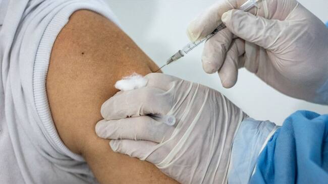 Analizan la posible producción de vacunas COVID-19 en Bogotá. Foto: Getty Images