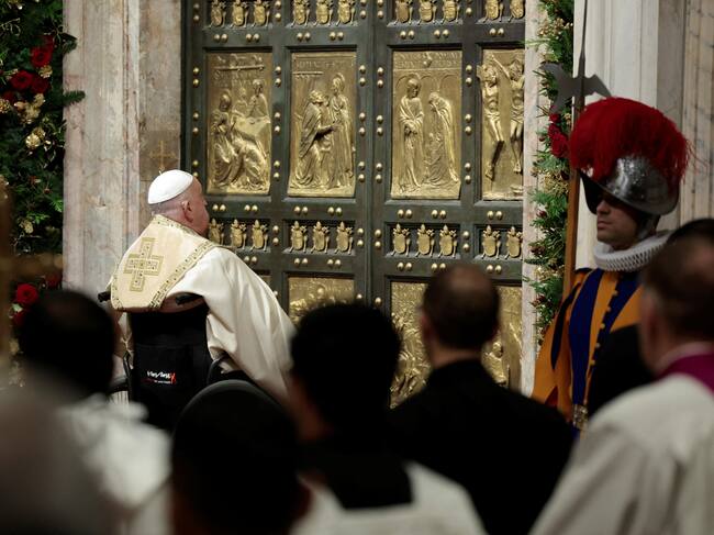 Para Francisco en la basílica de San Pedro. EFE/EPA/REMO CASILLI / POOL