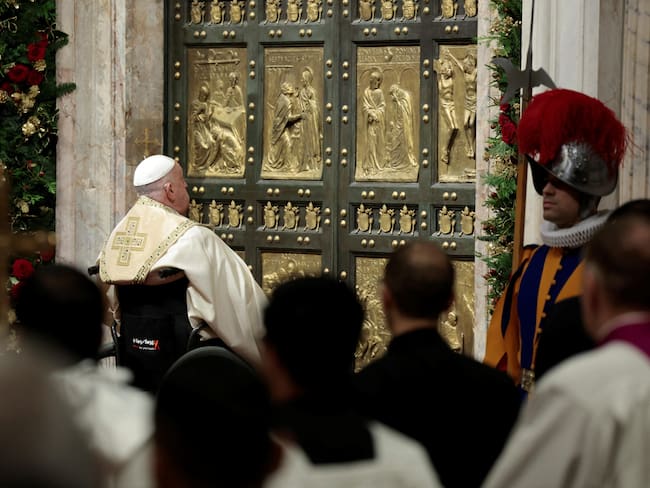 Para Francisco en la basílica de San Pedro. EFE/EPA/REMO CASILLI / POOL