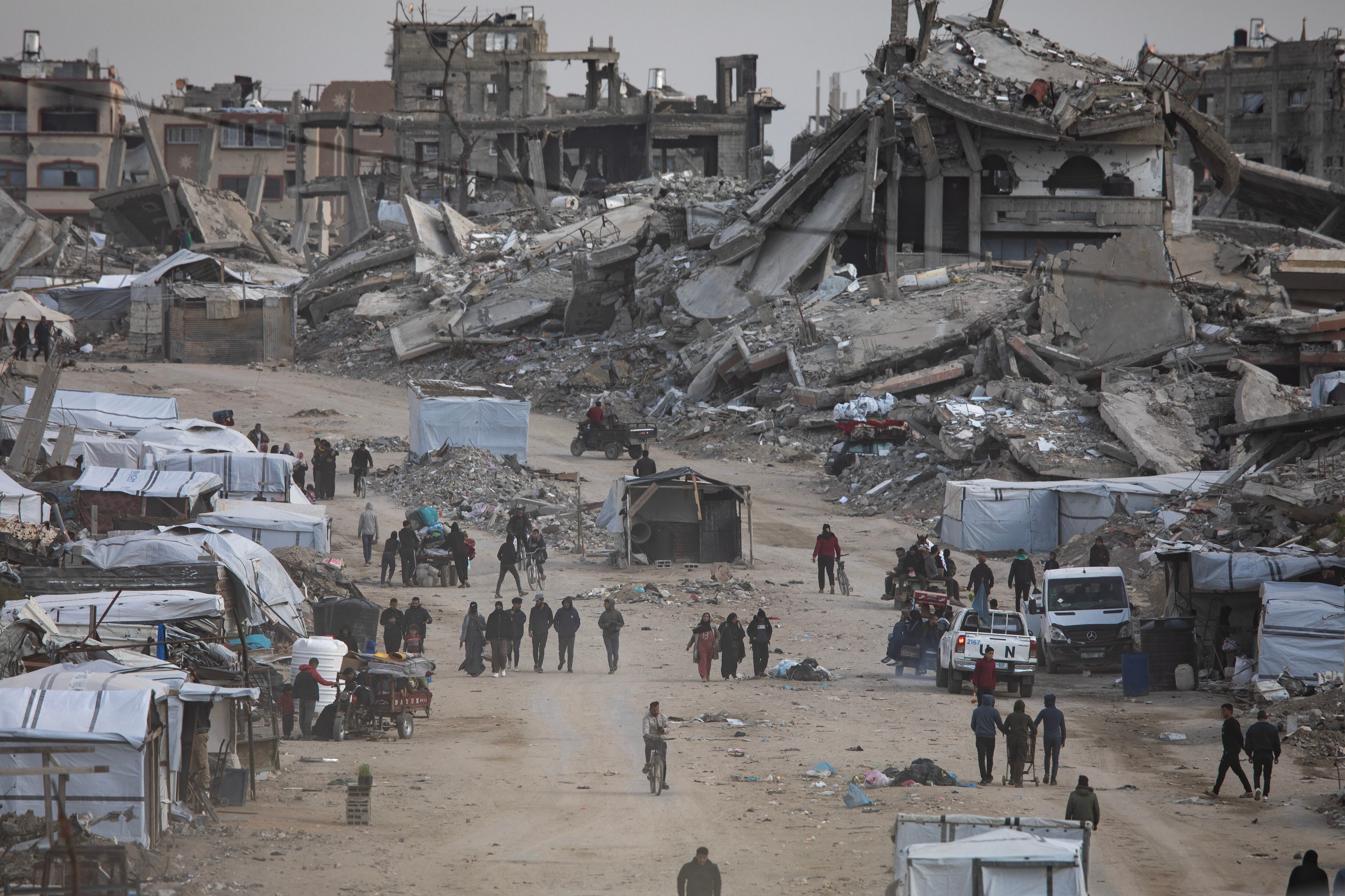 Palestinos desplazados. FOTO: EFE/HAITHAM IMAD