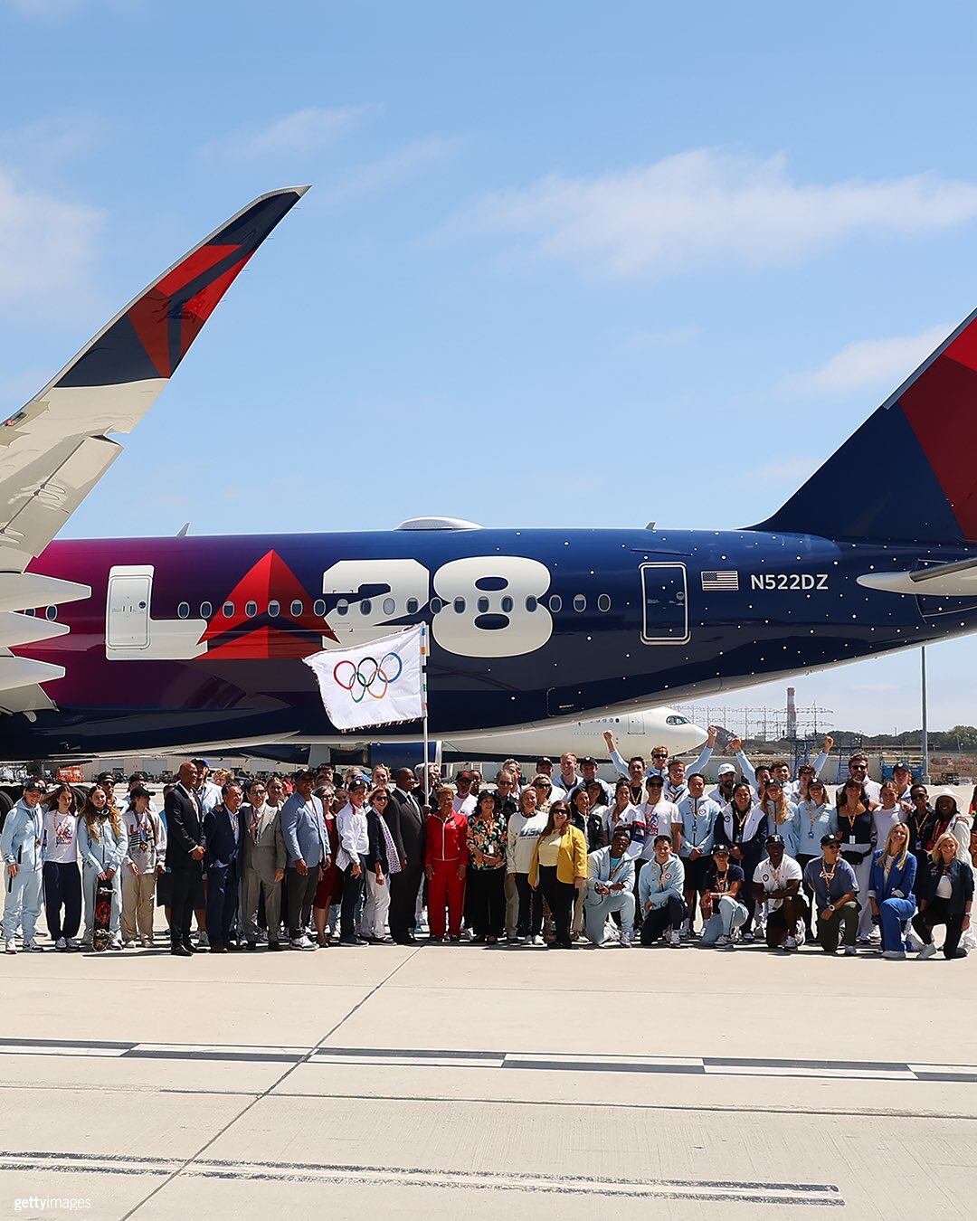 La bandera olímpica aterriza en Los Ángeles: cuenta atrás para los JJ. OO. de 2028. Foto: Twitter oficial Los Ángeles 2028.