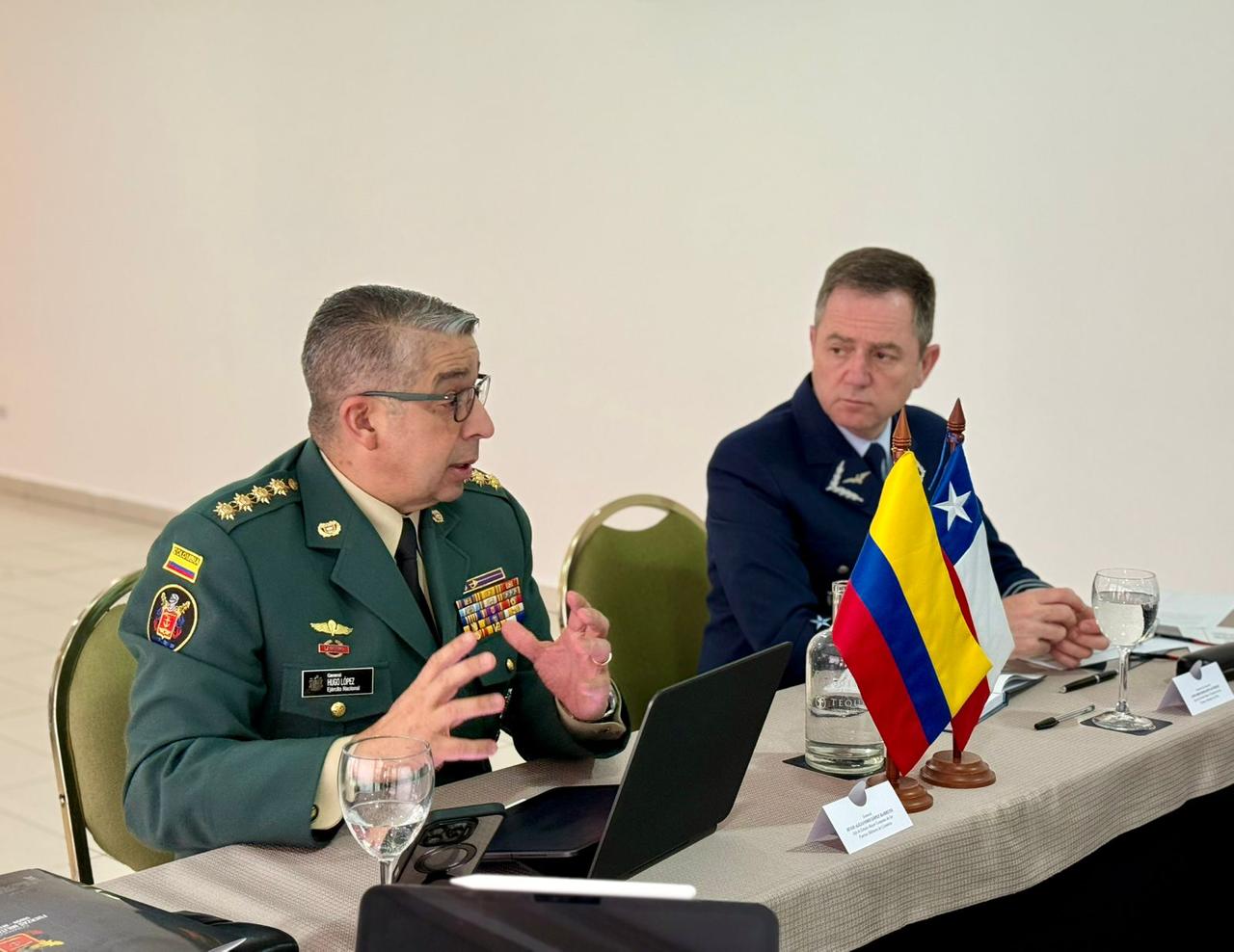General Hugo Alejandro López Barreto y general de Aviación Leonardo Romanini Gutiérrez. Foto: Suministrada