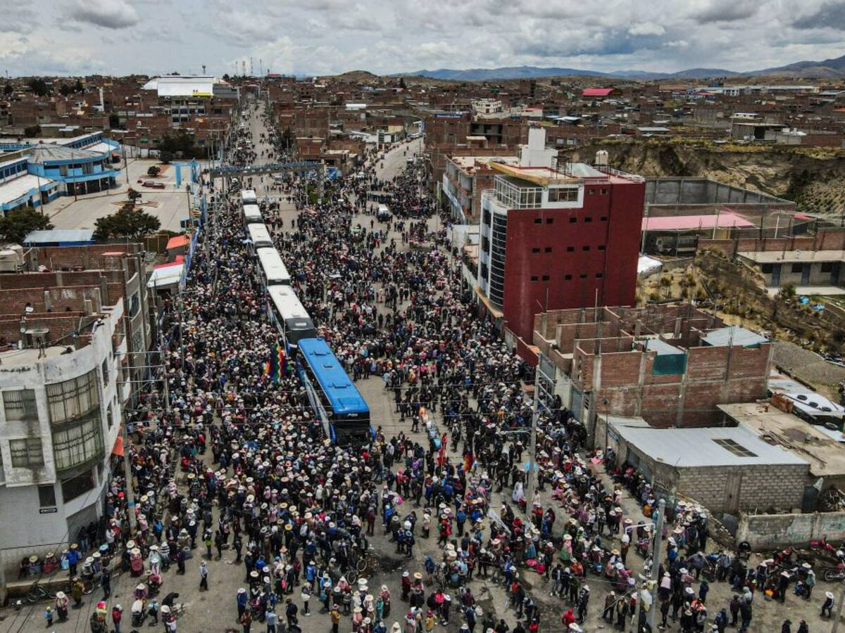Nuevas manifestaciones en Perú dejan un muerto, un herido y ataques a instituciones