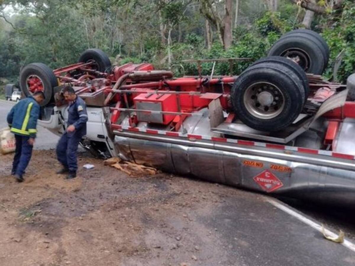 Nuevamente habilitada la vía Bucaramanga - Bogotá