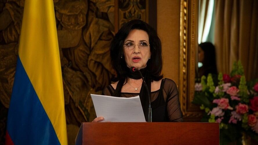 La canciller Claudia Blum, en nombre del Gobierno Nacional, le entregó una comunicación al embajador de Rusia en Colombia, Nikolay Tavdumadze. Foto: Colprensa / EXTERNO