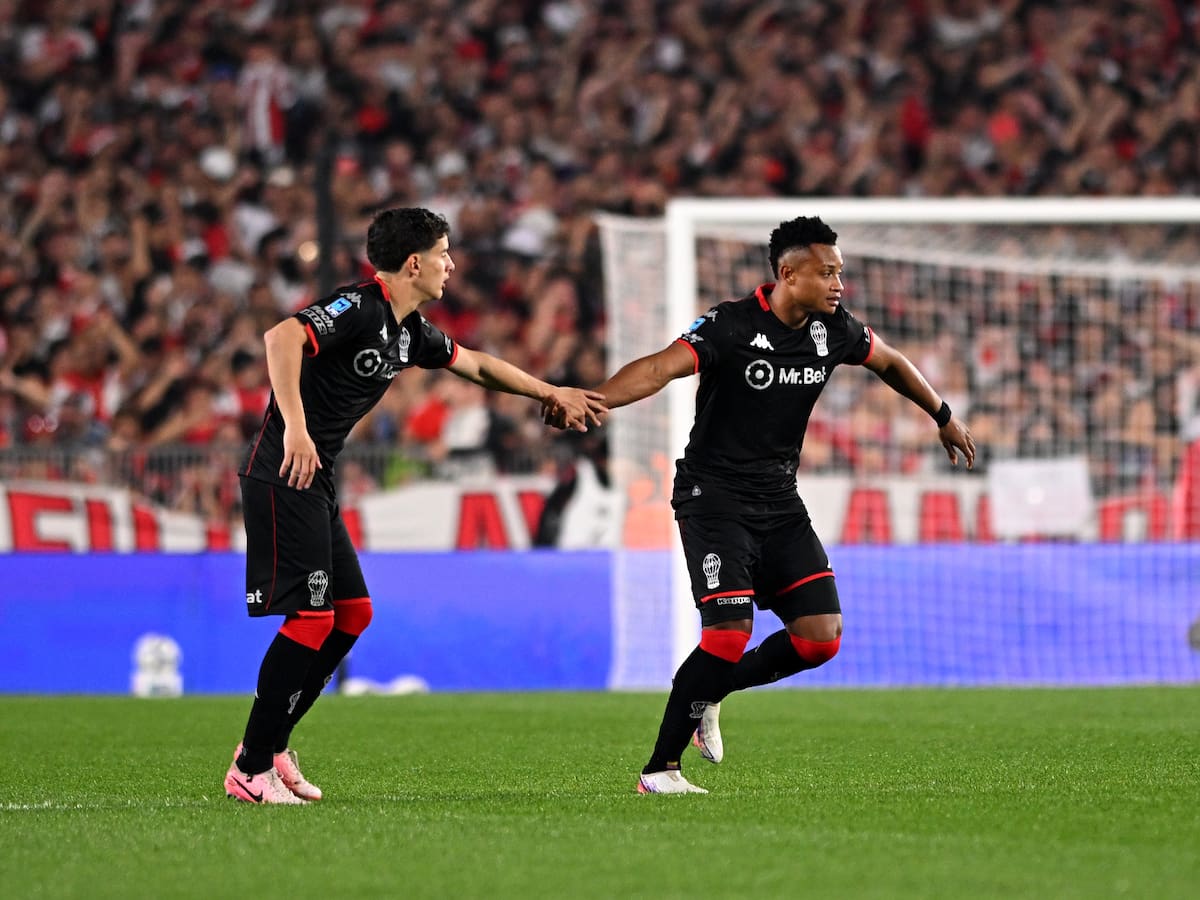 Golazo y asistencia de Óscar Cortés en sufrida victoria de Huracán ante River Plate: véalo acá