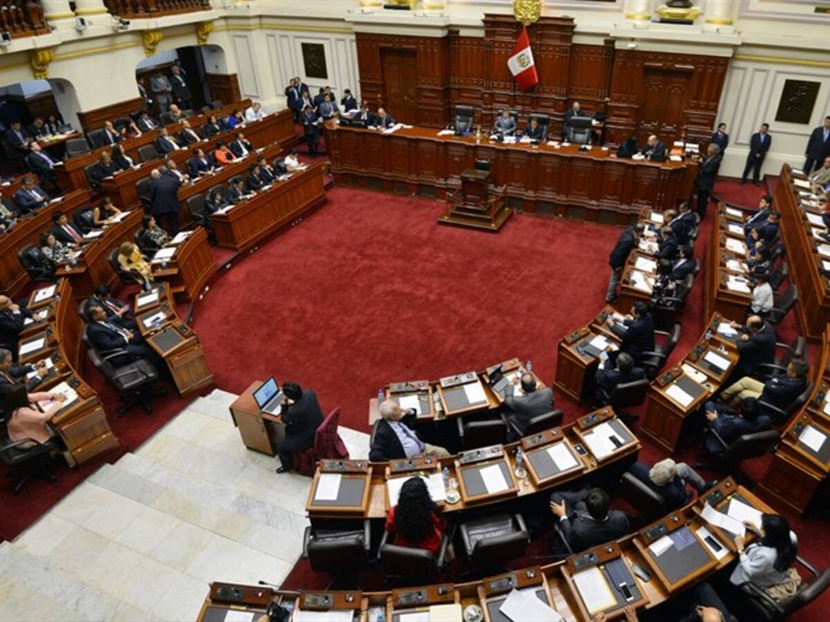 El Congreso de Perú rechaza censurar al ministro del Interior