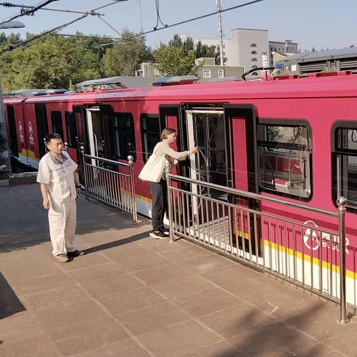 Listo el primer tren de la Línea 1 del Metro: llegará en septiembre a Bogotá