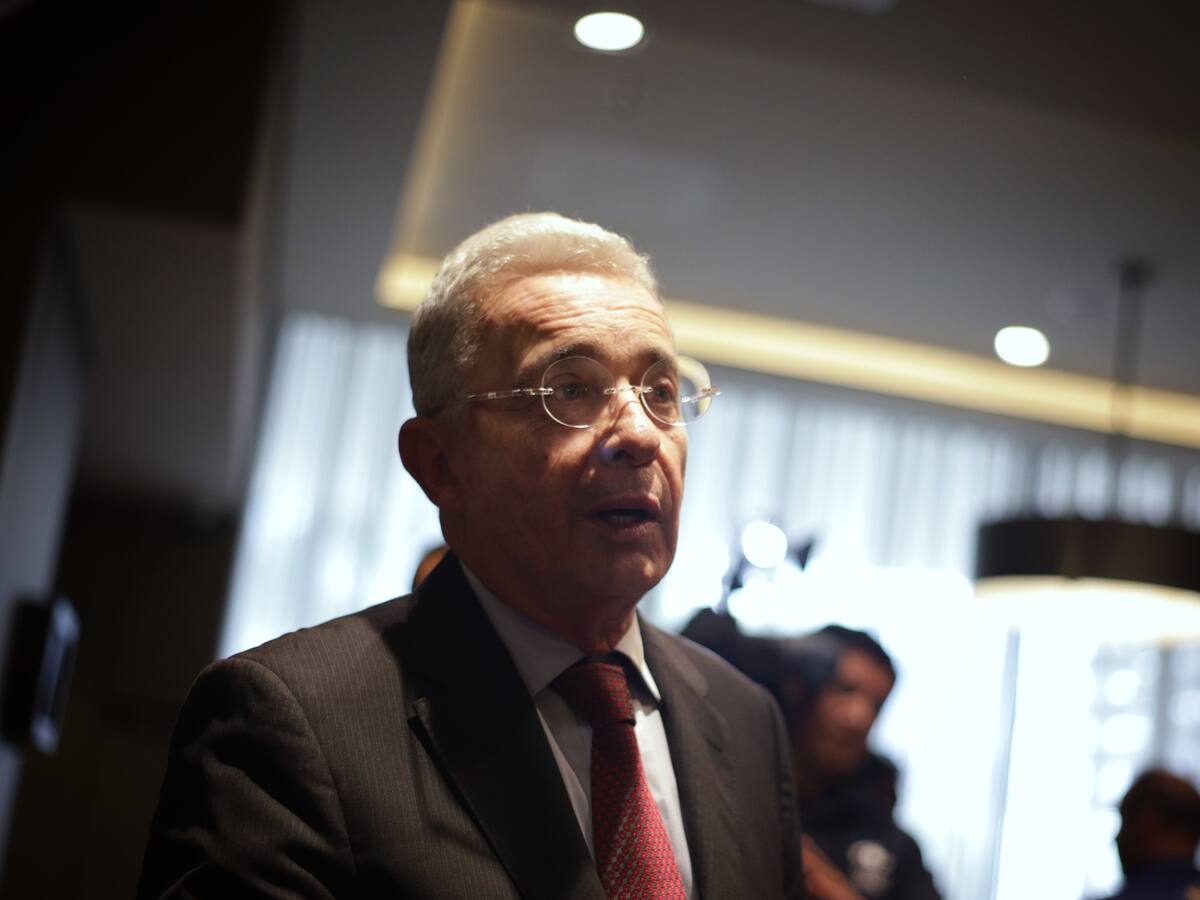 No anticipen esos temas al niño: pelea de Uribe contra proyecto de educación sexual