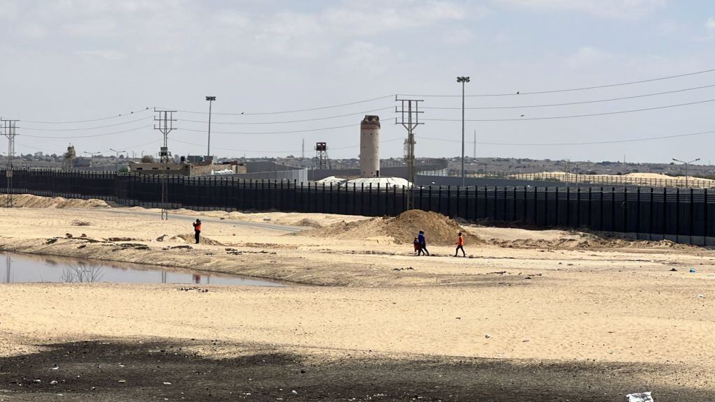 Frontera entre Gaza y Egipto. (Photo by Anas Zeyad Fteha/Anadolu via Getty Images)