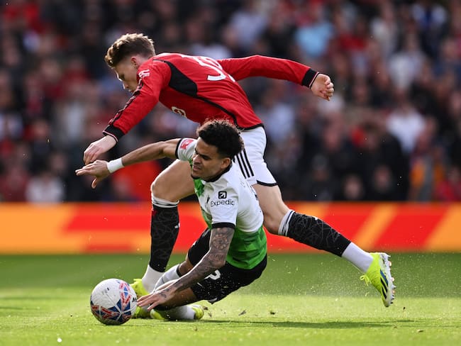 Luis Díaz disputó 112 minutos del encuentro ante el Manchester United. (Photo by Stu Forster/Getty Images)