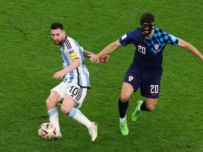 Lionel Messi y Josko Gvardiol en la semifinal del Mundial de Qatar 2022 Argentina vs Croacia. Foto: Zhizhao Wu/Getty Images