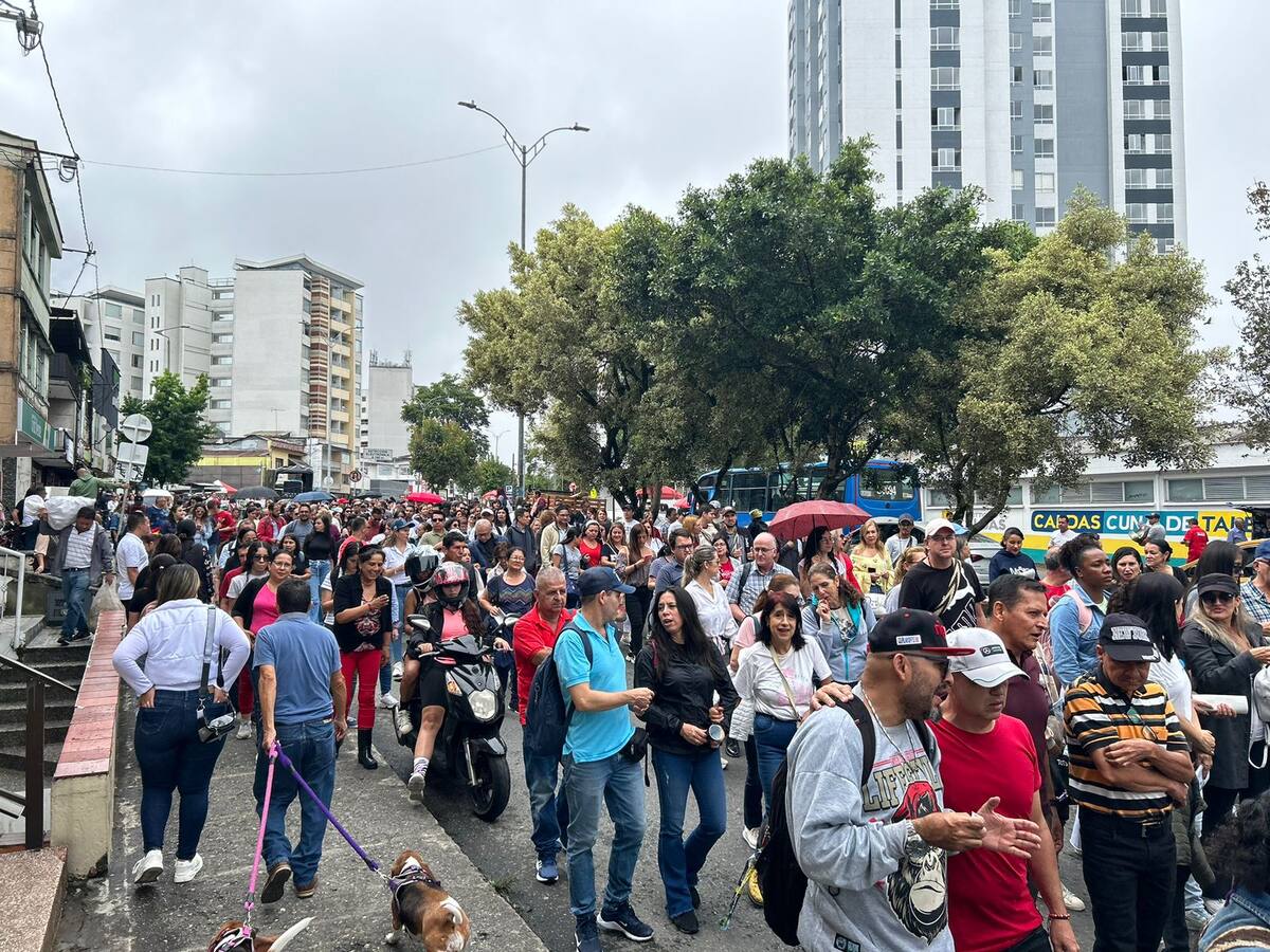 Profesores de Manizales marchan por inconvenientes en su nuevo modelo de salud