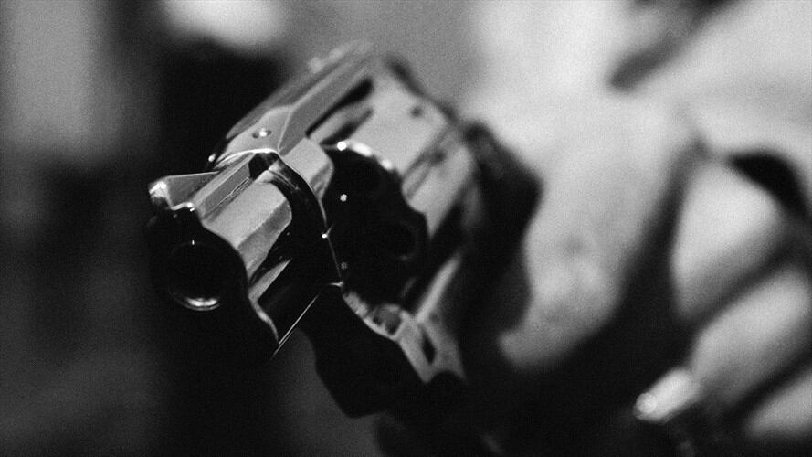 El militar intentó defender a las víctimas, cuando uno de los atracadores reaccionó y le disparó en varias ocasiones. Foto: Getty Images / LAURENT HAMELS