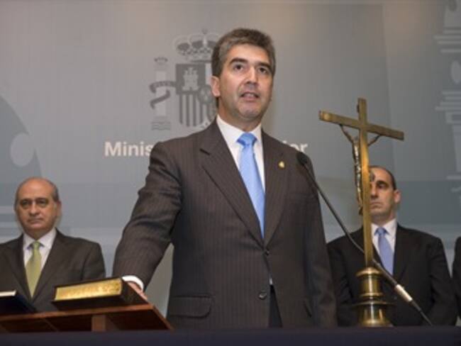 Policía colombiana condecora a director de la Policía de España