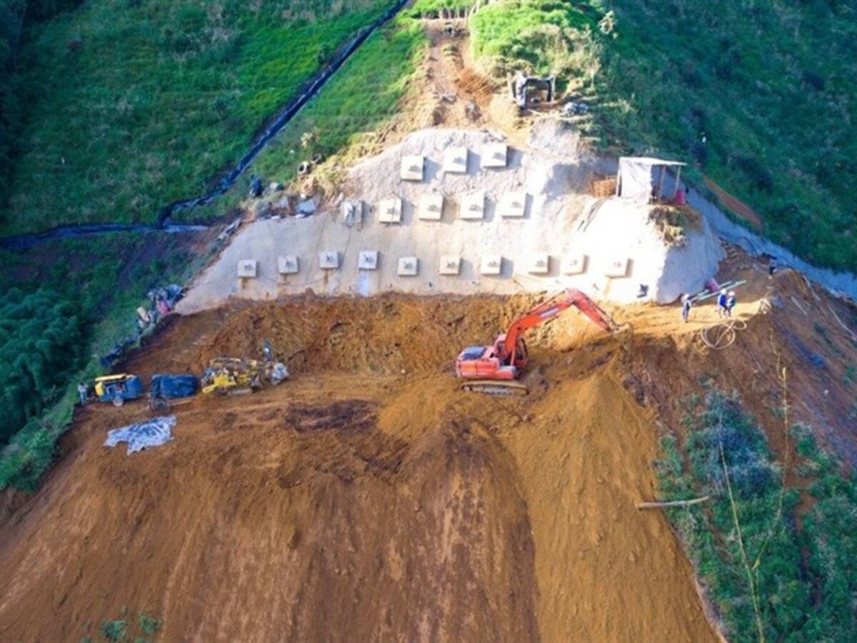 Invías removió 3 mil metros cúbicos de tierra en la vía del alto de La Línea
