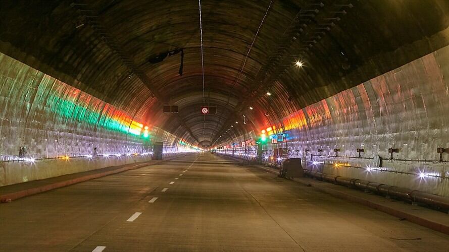 El cierre se da por el cambio de sentido que tendrá la vía con la puesta en funcionamiento del Túnel de La Línea. Foto: Colprensa
