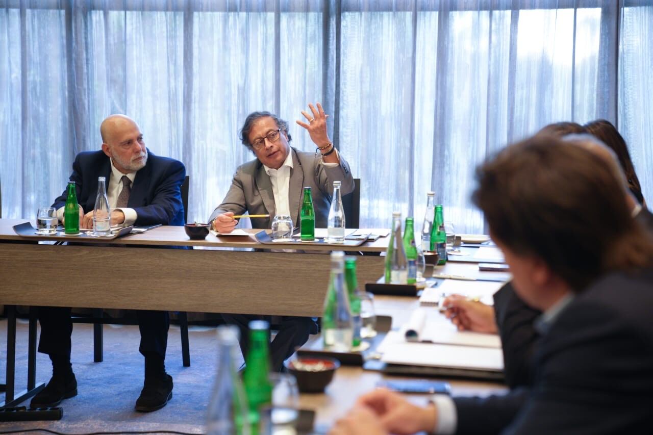 Gustavo Petro en reunión desde Portugal con empresarios. Foto: Presidencia.