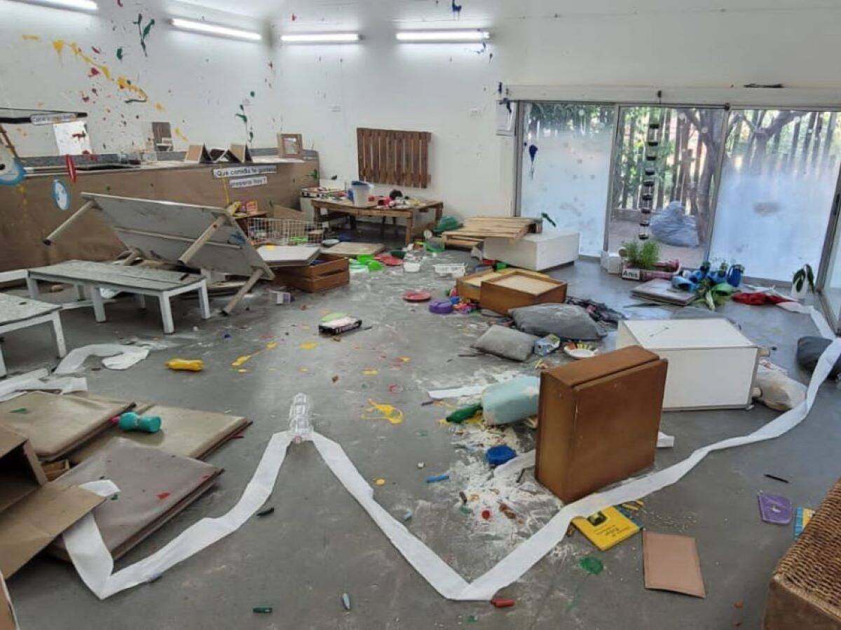 Destruyen las instalaciones y elementos educativos de un colegio en Santa Marta