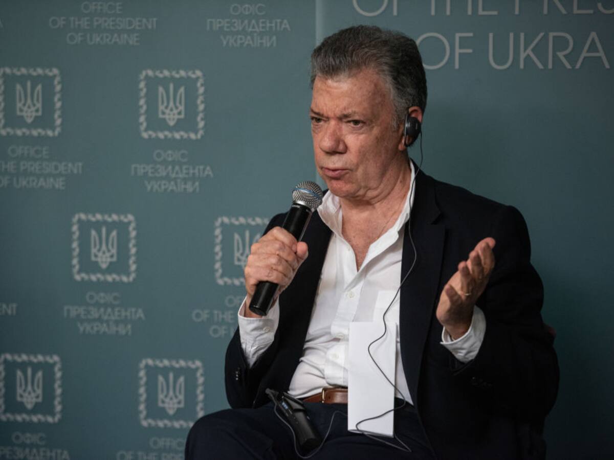 Salí muy contento. Entregamos un país sin Farc: Santos respondió a Petro