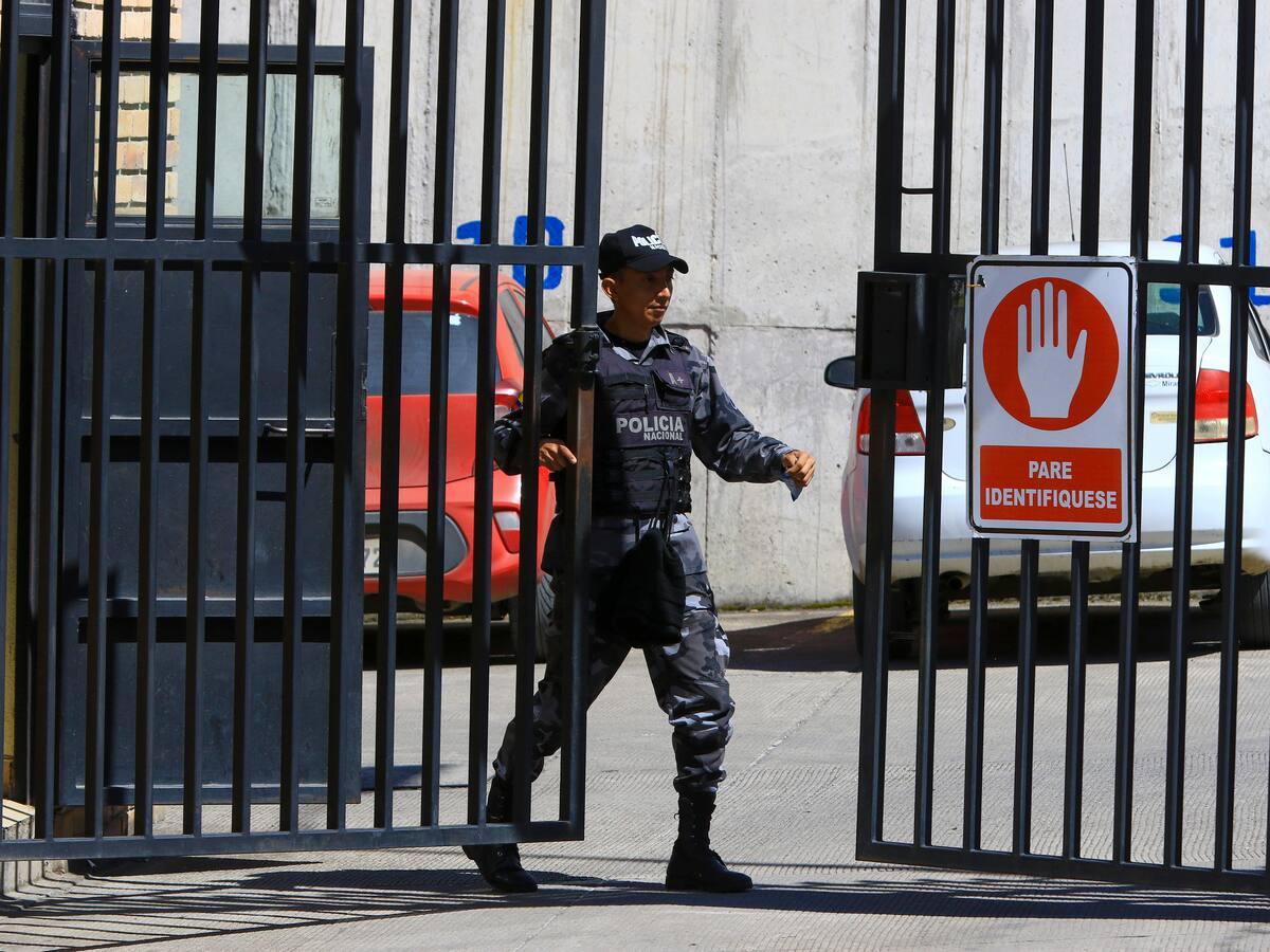 Liberados todos los rehenes de motines en seis cárceles de Ecuador