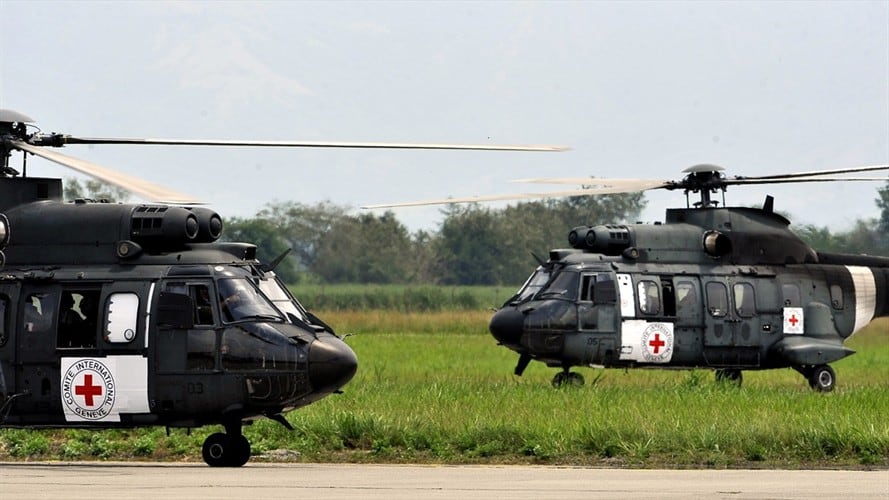 Helicópteros de la Cruz Roja . Foto: LUIS ROBAYO/AFP via Getty Images