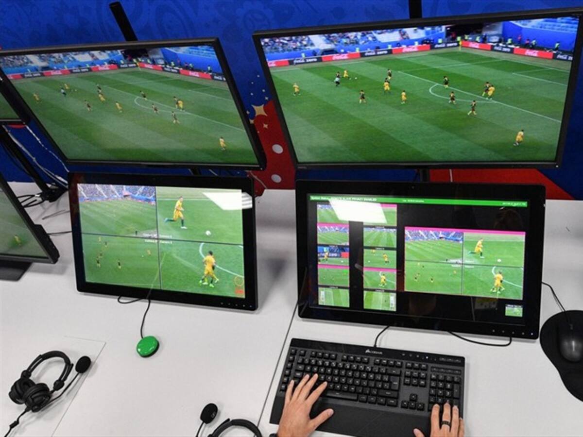 Comisión trabaja para que medios y aficionados puedan oír conversaciones del VAR