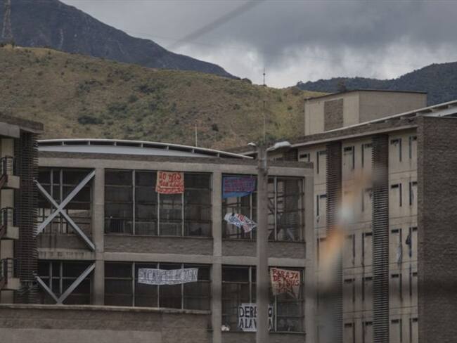 El INPEC informó que la irregularidad se evitó gracias a la rápida acción de la guardia y que se abrió una investigación interna por los hechos. Foto: Getty Images / JUANCHO TORRES