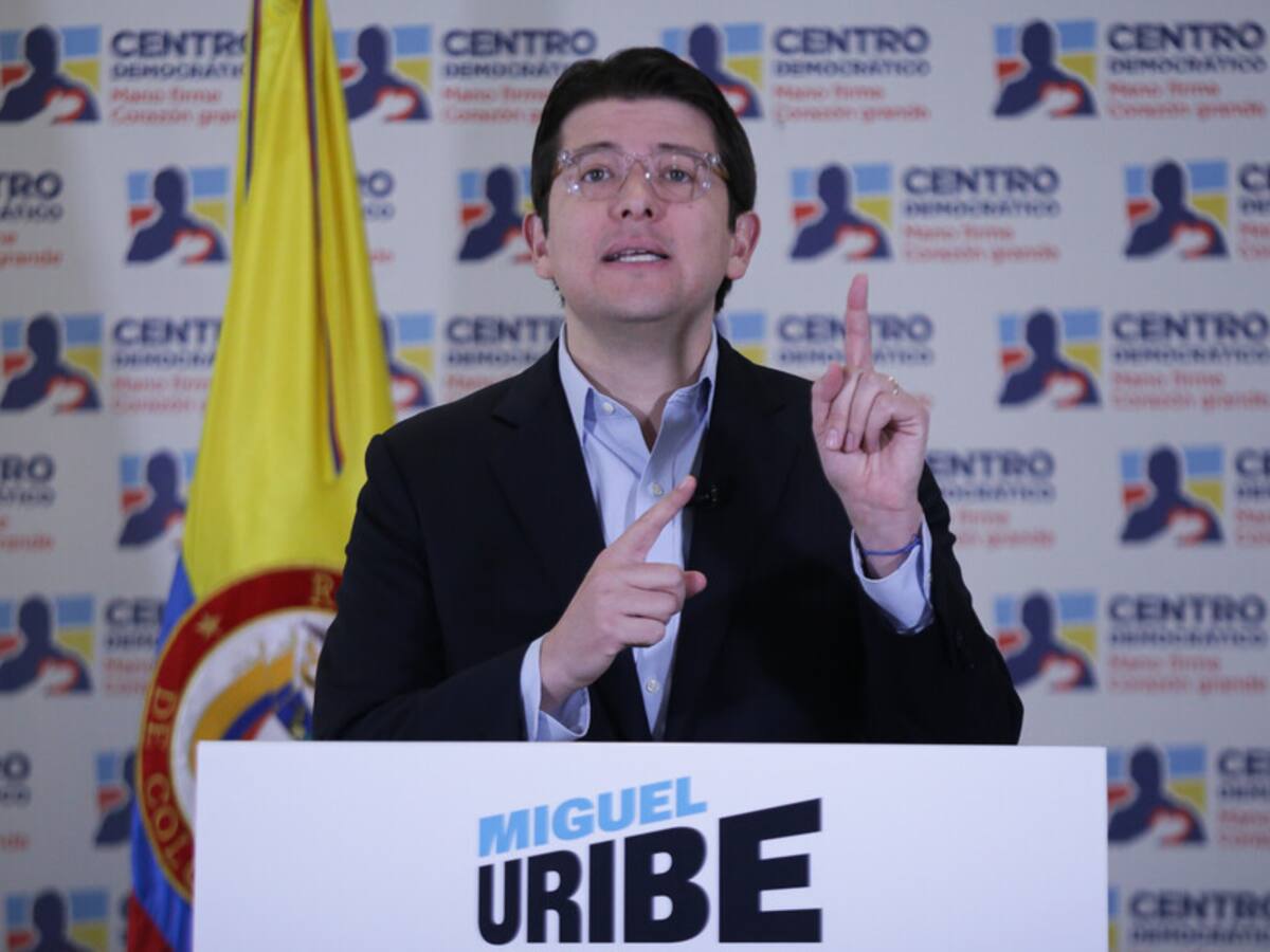 Caso Miguel Uribe: se entregó conductor de la moto que habría participado en logística del atentado