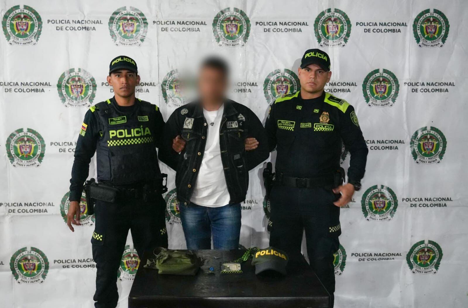Capturan a falso policía en el Portal Norte tras intentar robar a los usuarios