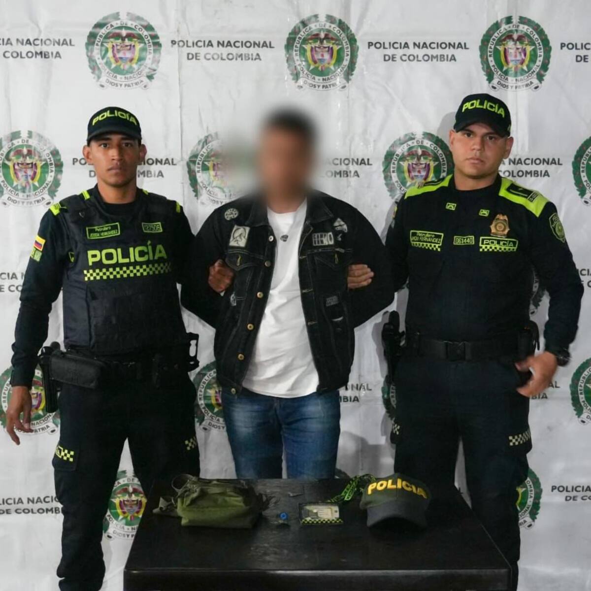 Capturan a falso policía en el Portal Norte de Bogotá tras intentar robar a los usuarios