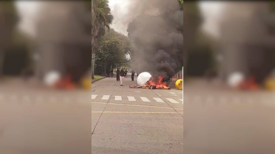 Las autoridades caleñas aseguraron este lunes que milicianos del Eln están detrás de los disturbios que se presentan regularmente a las afueras de la Universidad del Valle. Foto: Erika Rebolledo