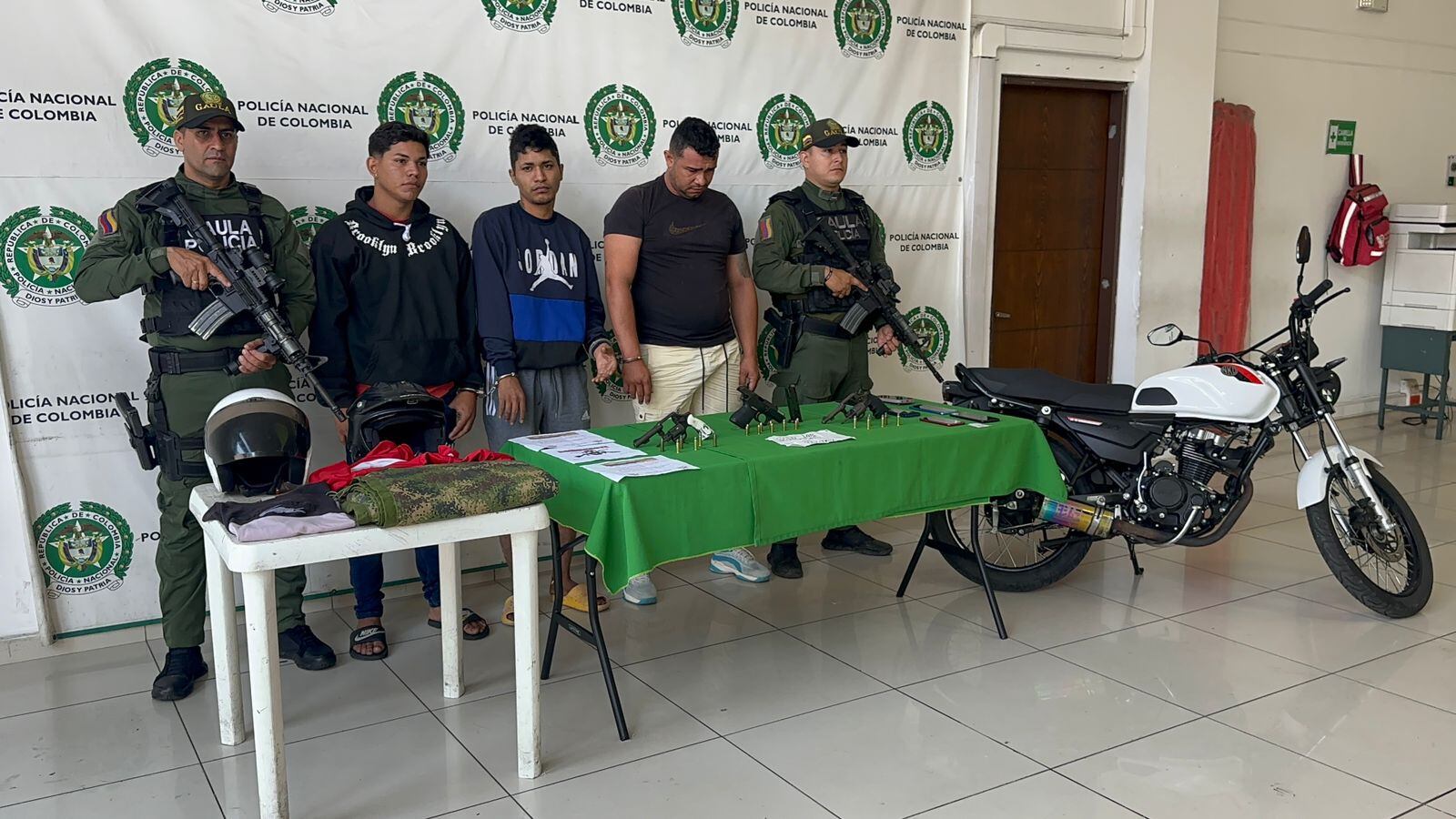 Capturados disidentes del Tren de Aragua que delinquía en Bucaramanga. Foto: Policía Mebuc