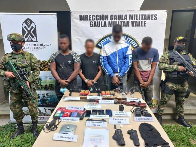 En su poder les hallaron un computador que contenía los panfletos que distribuían para atemorizar a la población. Foto: Gobernación del Valle