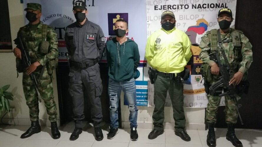 El individuo fue capturado en un operativo conjunto realizado en el barrio La Paz de Popayán . Foto: Fiscalía