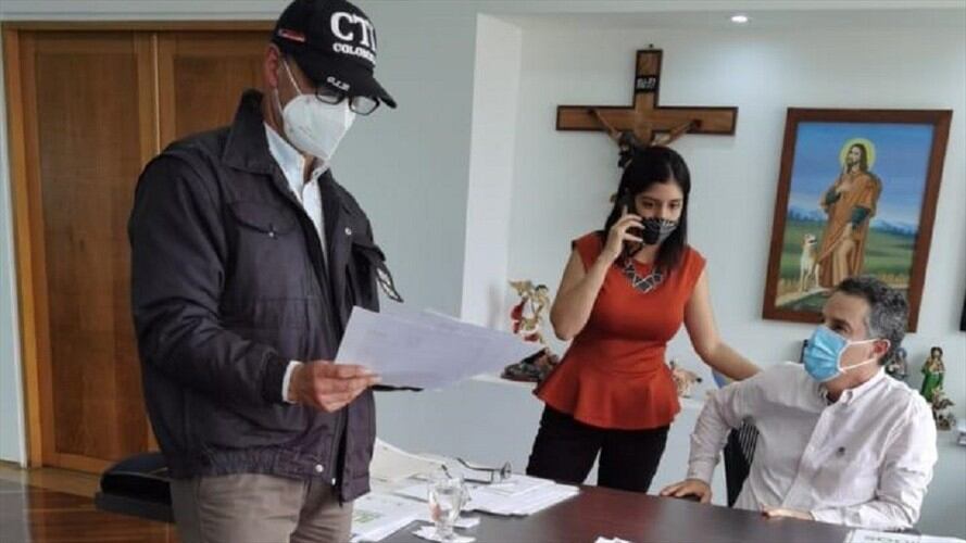 El mandatario fue cobijado con medida de detención domiciliaria por el mismo proceso que se le lleva por presuntas irregularidades en el contrato de la Troncal La Paz. Foto: Cortesía Fiscalía