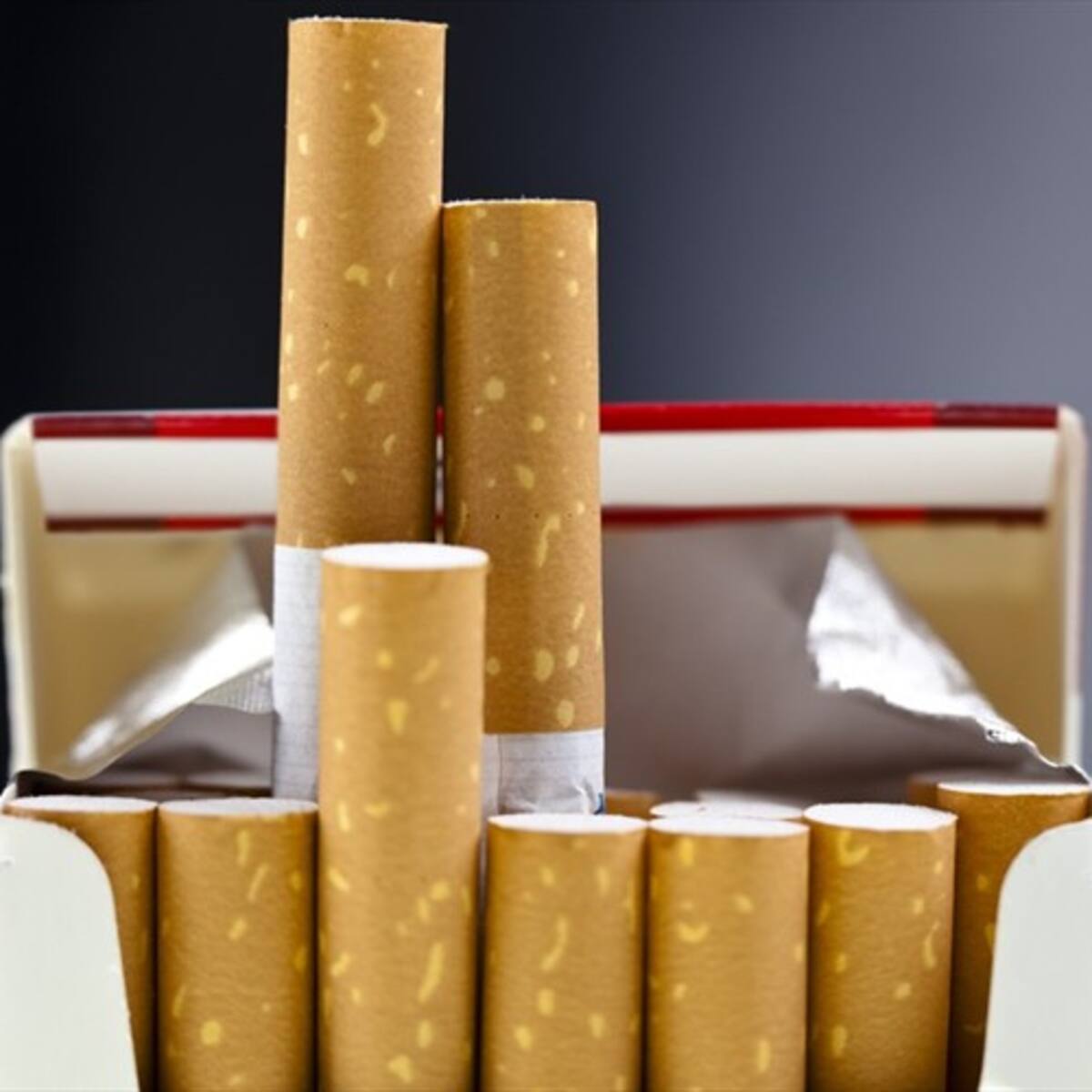 Tres de diez cigarrillos que se venden en Colombia son de contrabando: Dian