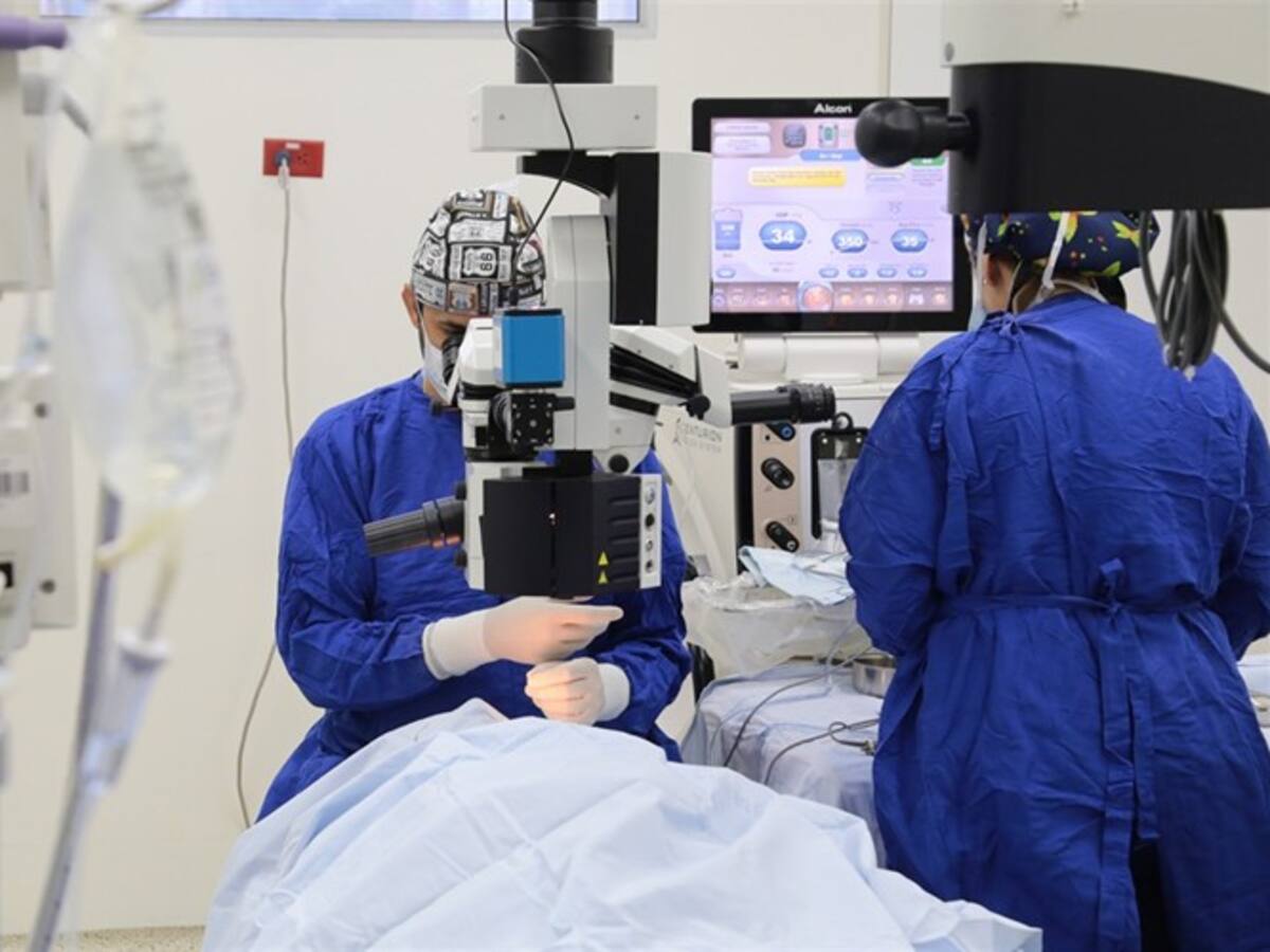 ¿Cómo se mejora la visión con la cirugía refractiva LASIK con femtosegundo?