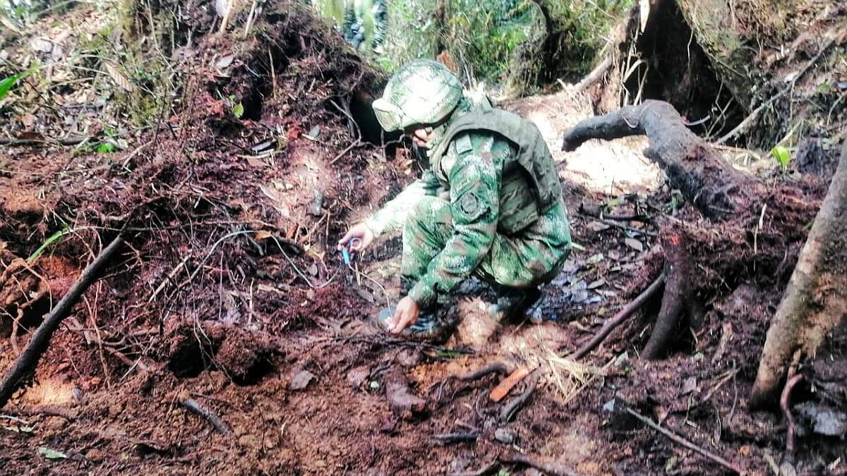 En Argelia, Cauca, un militar resultó heridos tras caer en un campo minado